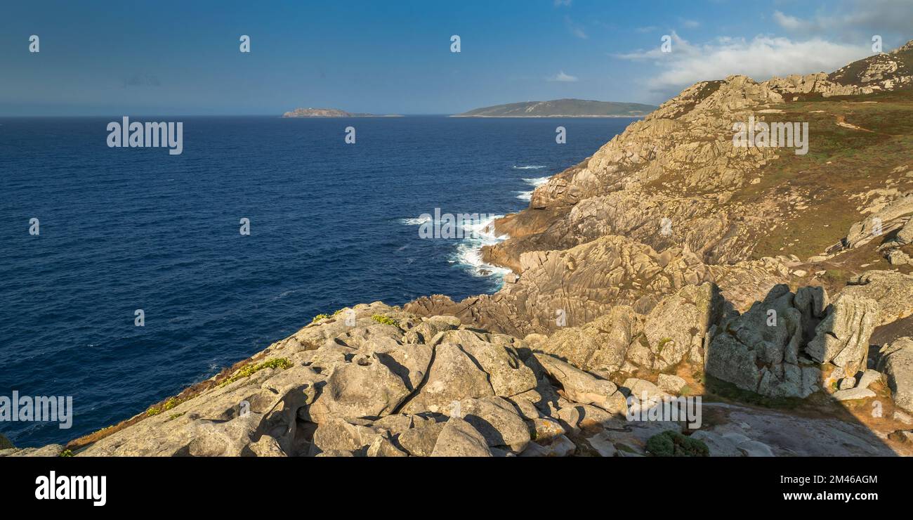 Punta Nariga, Leuchtturmstraße, Malpica de Bergantiños, Costa da Morte, La Coruña, Galicien, Spanien, Europa Stockfoto