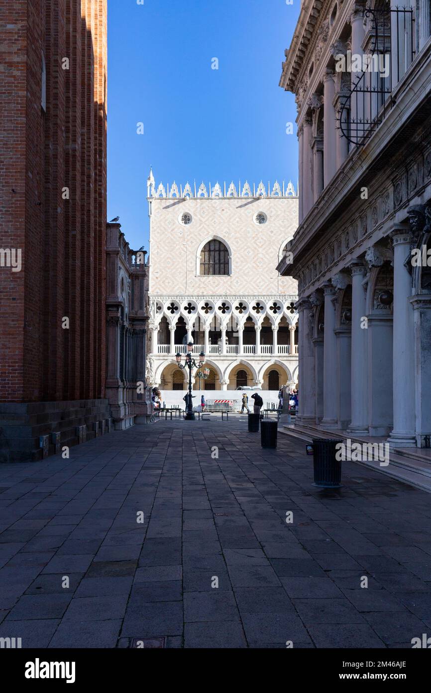 Venedig, seine charakteristische Architektur. Ein Blick auf den Dogenpalast von der Piazza San Marco. Stockfoto