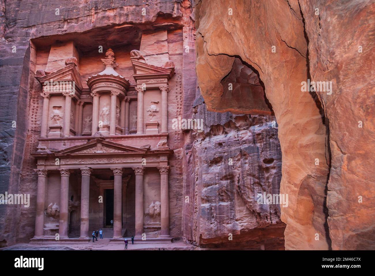 Das Schatzamt (Al-Khaznov) in der nabateanischen Stadt Petra, Jordanien, berühmt aus Indiana Jones und dem letzten Kreuzzug Stockfoto