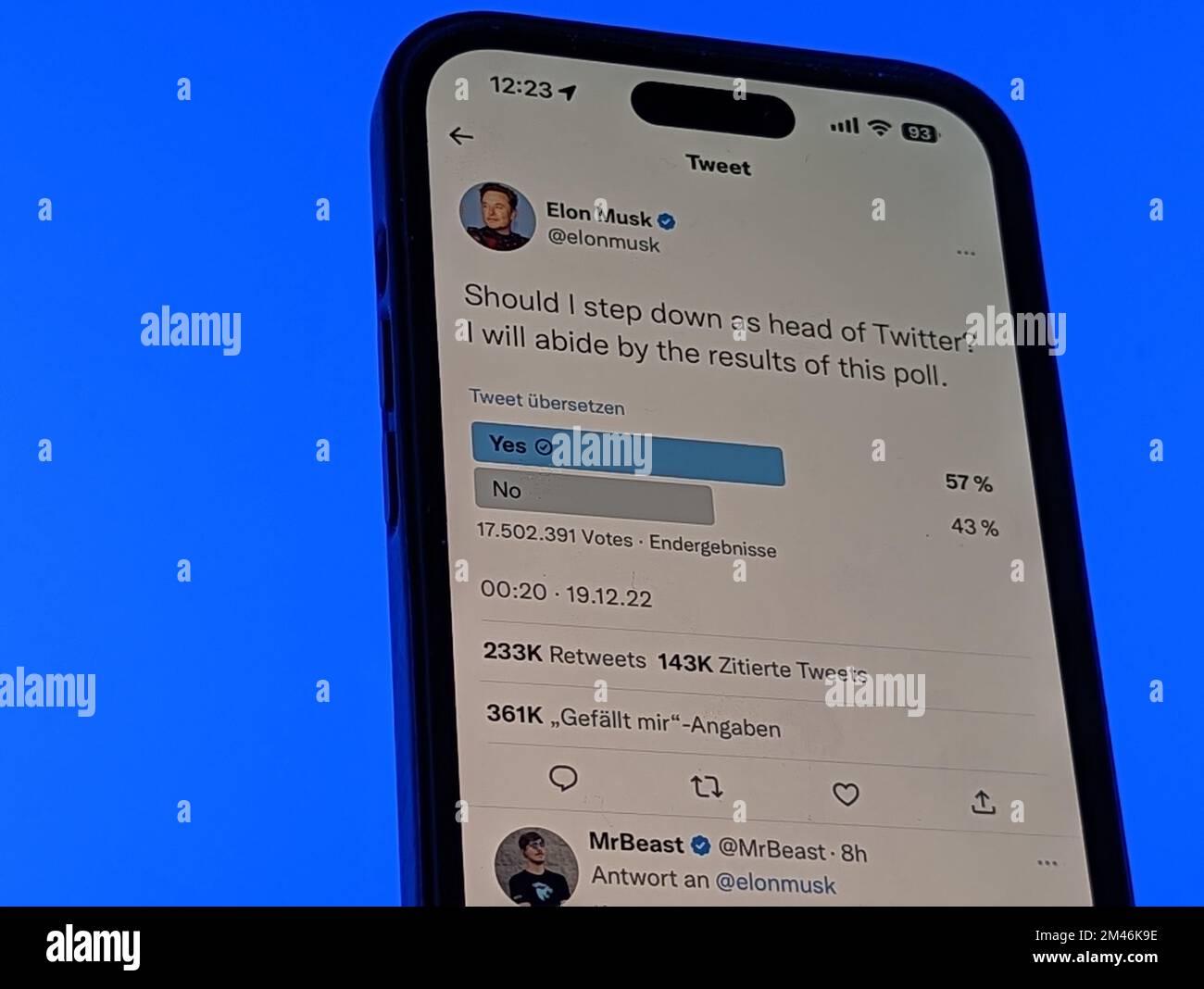 Bergblick, USA. 19.. Dezember 2022. Eine Mehrheit von 17,5 Millionen Twitter-Nutzern stimmte am Montag (19.12.22) für den Rücktritt von Elon Musk als „Head of Twitter“. Das macht einen Rückzug des Multimillionärs aus dem täglichen Geschäft von twitter wahrscheinlich. Musk bleibt jedoch der Mehrheitsaktionär von Twitter. Kredit: Christoph Dernbach/dpa/Alamy Live News Stockfoto