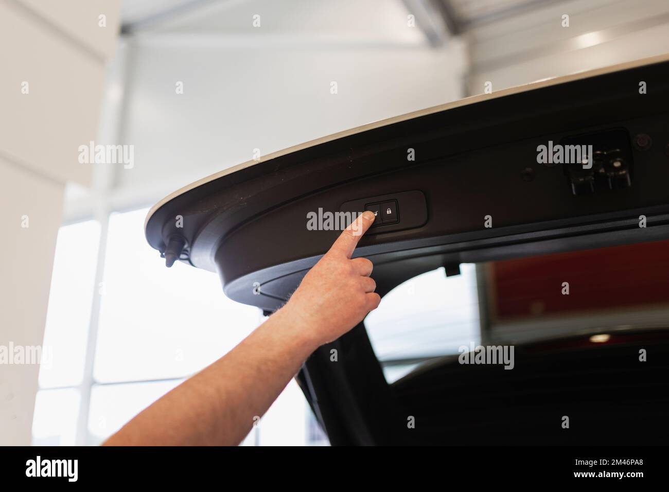 Auto kofferraum boot auto automobil -Fotos und -Bildmaterial in hoher  Auflösung – Alamy