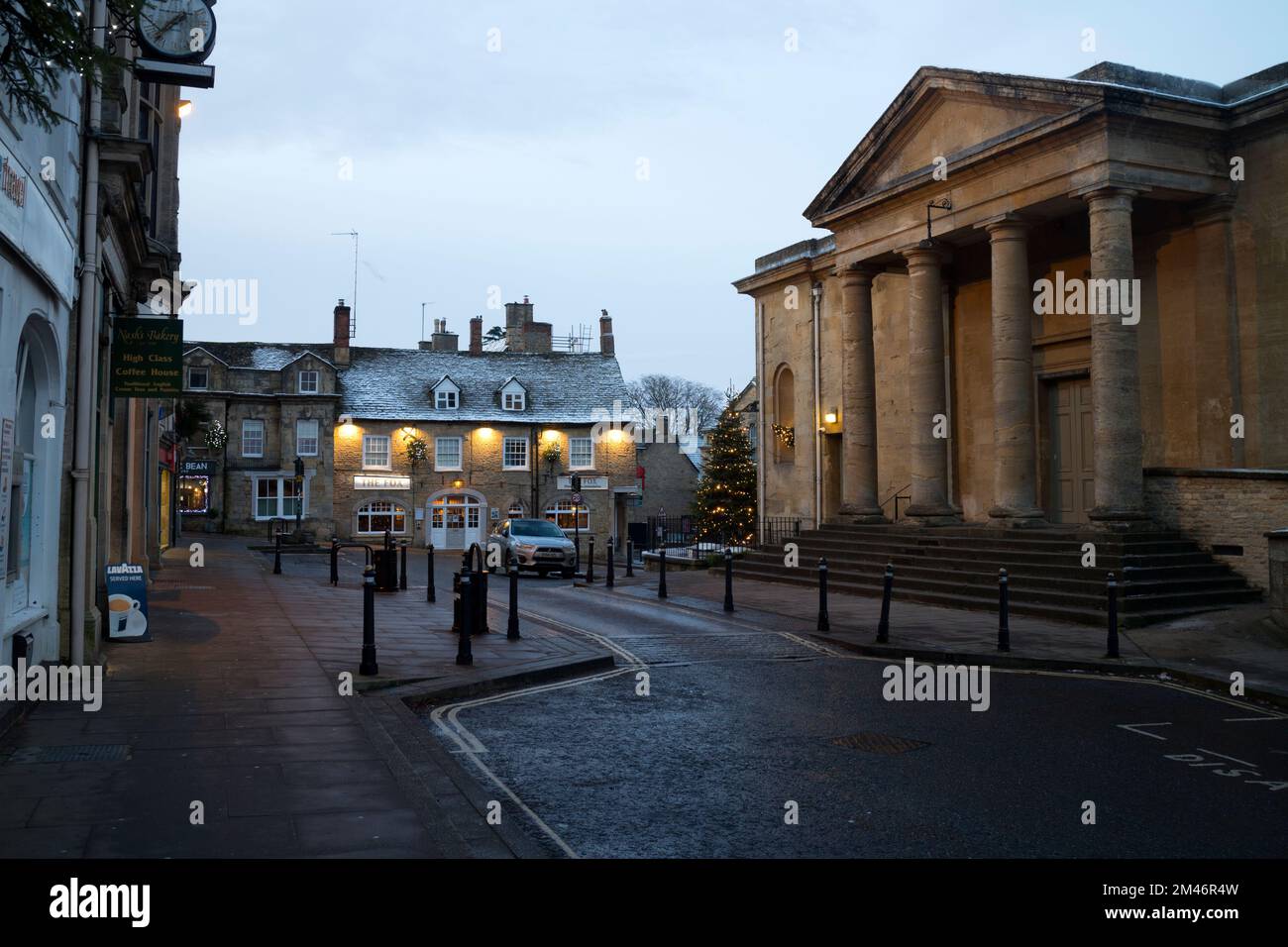 Chipping Norton im Winter zu Weihnachten, Oxfordshire, England, Großbritannien Stockfoto