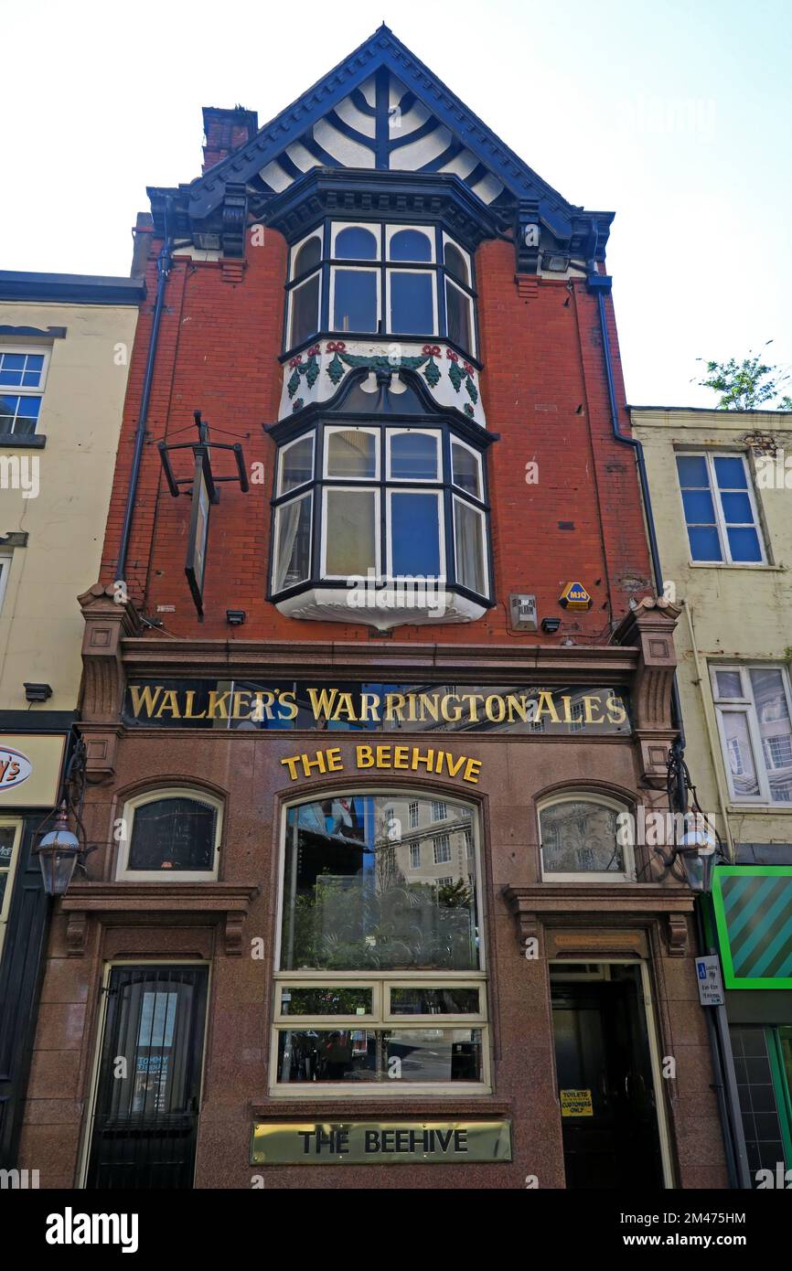The Beehive Pub, 14 Mount Pleasant, Liverpool, Merseyside, England, Großbritannien, L3 5RY - Victorian Walkers Warrington Ales Exterieur Stockfoto