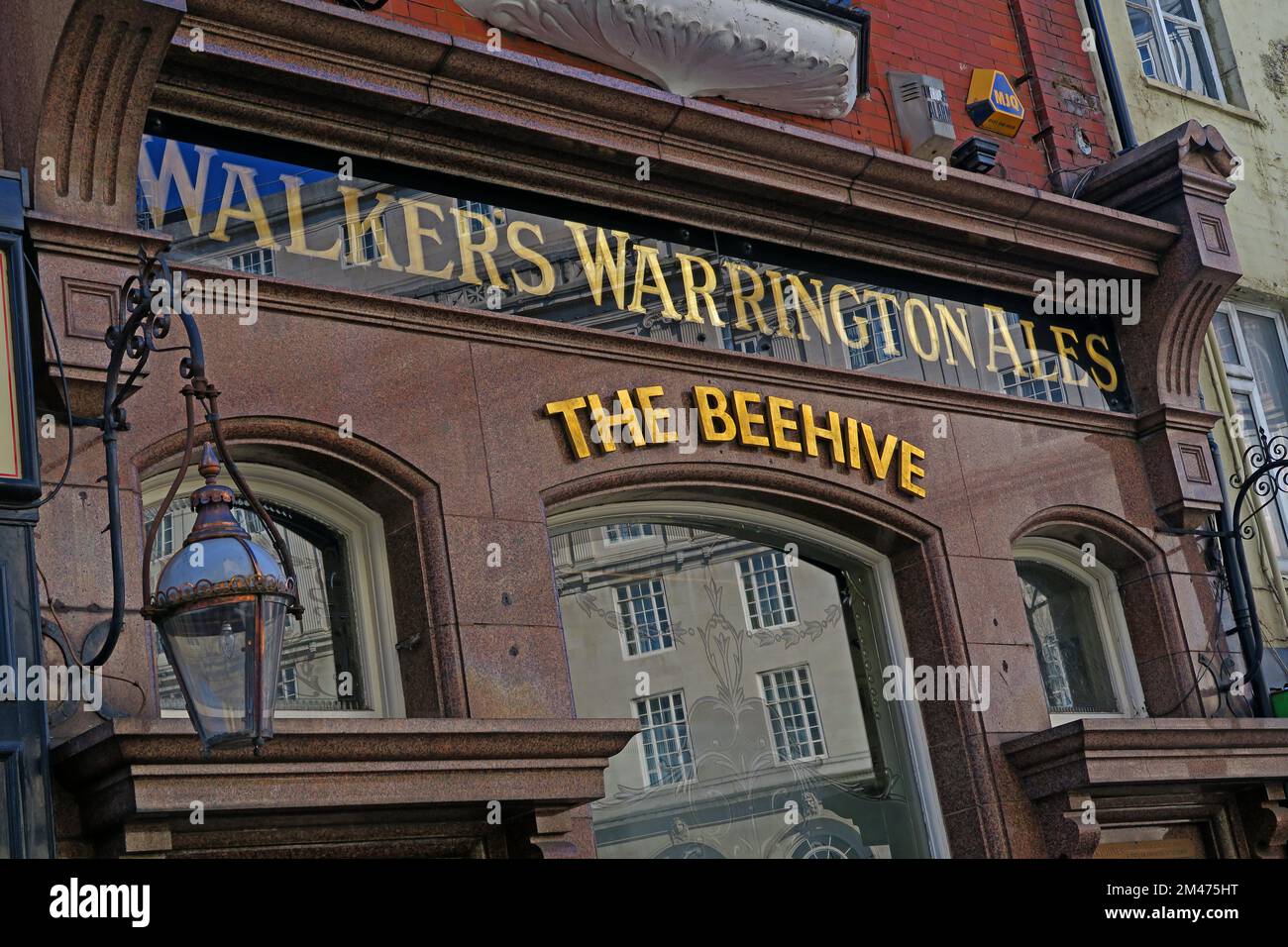 The Beehive Pub, 14 Mount Pleasant, Liverpool, Merseyside, England, Großbritannien, L3 5RY - Victorian Walkers Warrington Ales Exterieur Stockfoto