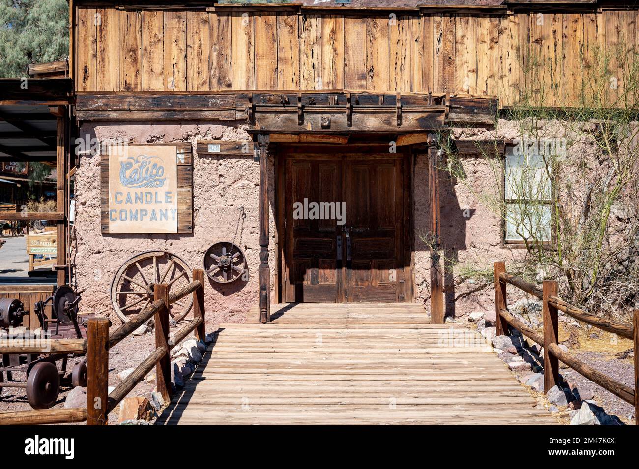 Eingang zu einem alten Wild-West-Haus, der Calico Candle Company in der Calico Ghost Town Stockfoto