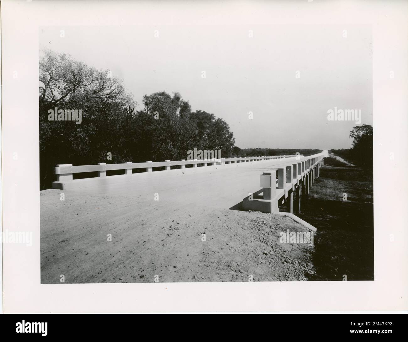 Brücke auf dem Highway 20. Originalüberschrift: Gilleland Creek F 478 (6) Control 114-2-13 Highway 20. Travis County 17. Oktober 1947. Bundesstaat Texas. Ort: Travis County. Stockfoto