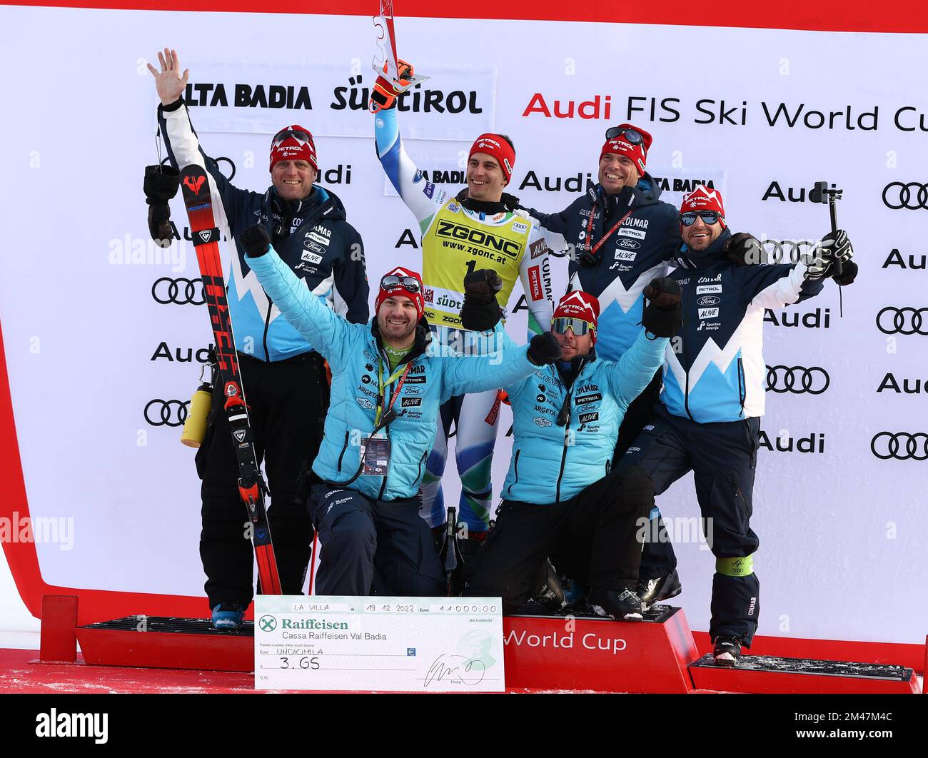 Alta Badia, Italien. 19.. Dezember 2022. SKIFAHREN - FIS SKI WORLD CUP, FIS Alpine Ski World Cup - Männer Giant Slalom Gran Risa Slope Montag 19.. Dezember Tean SLO Gutschrift: Independent Photo Agency/Alamy Live News Stockfoto