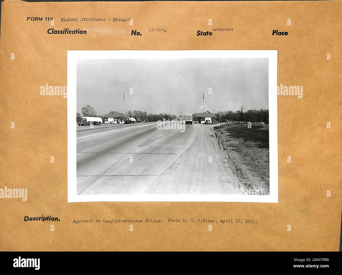 Anfahrt zur Memphis-Arkansas-Brücke. Originalüberschrift: Approach to Memphis -Arkansas Bridge. Foto: T. W. Kines, 14. April 1951. Bundesstaat: Arkansas. Stockfoto