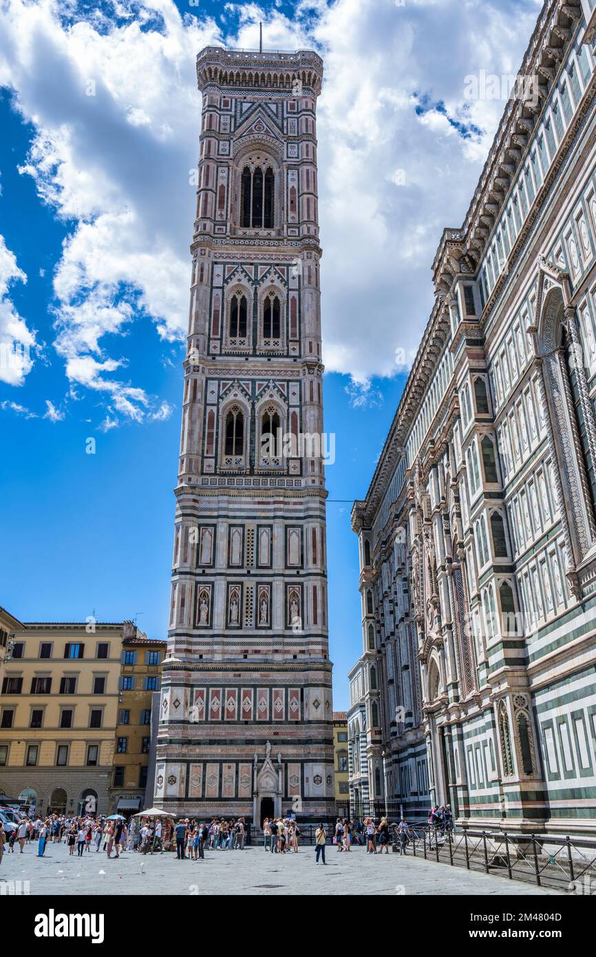 Campanile di Giotto neben dem Duomo di Firenze auf der Piazza del Duomo in Florenz, Toskana Italien Stockfoto