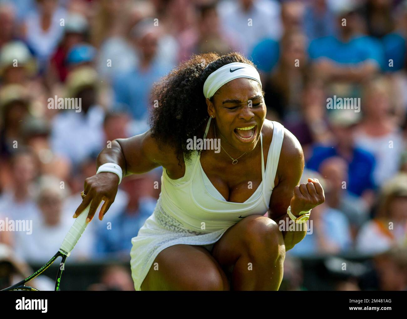 SerenaWilliams, Wimbledon Championships 2015, Wimbledon, London. Womens Singles, dritte Runde, Serena Williams gegen Heather Watson, Centre Court. Stockfoto