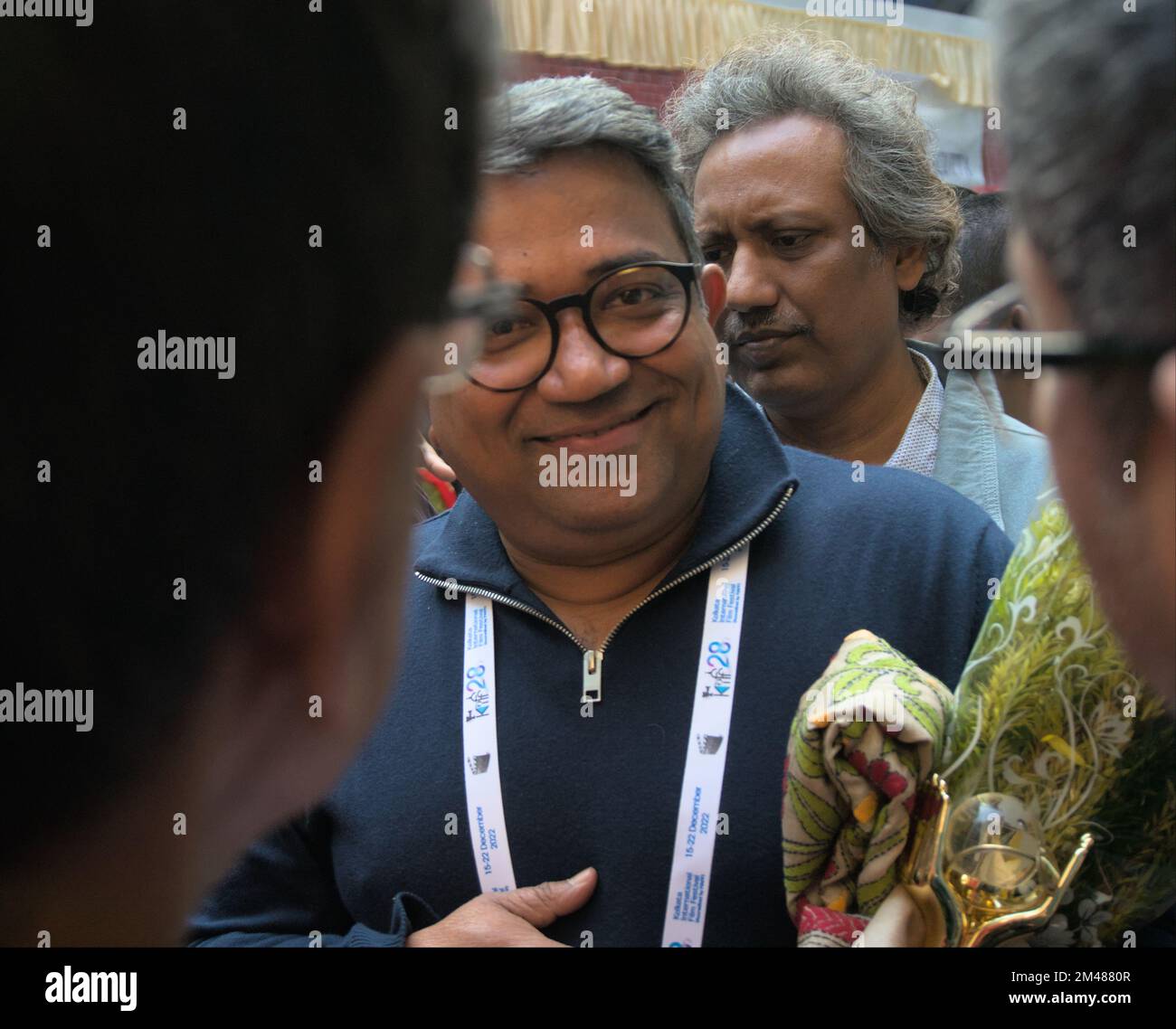 Der berühmte Bollywood-Kinofilmer Sudeep Chatterjee spricht mit Studenten und Presse auf dem Kolkata International Film Festival (KIFF) Stockfoto