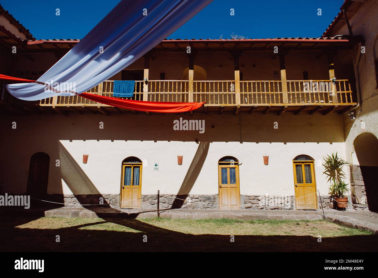 Garten im spanischen Kolonialgebäude in Cusco Peru Stockfoto