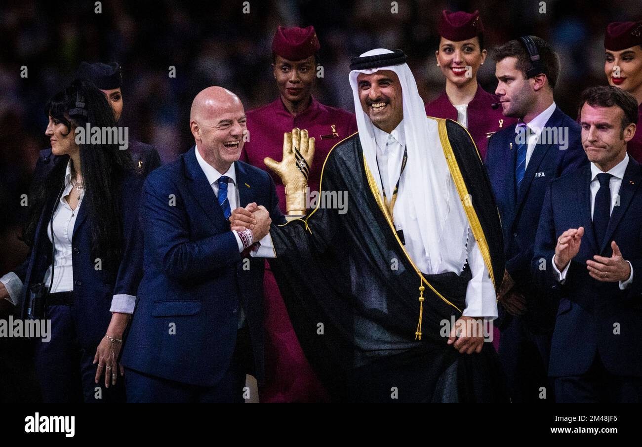 Doha, Katar. 18.. Dezember 2022. FIFA-Präsident Gianni INFANTINO und Emir von Katar, Scheich Tamim bin Hamad AL THANI Argentinien - Frankreich Finalspiel Argen Stockfoto