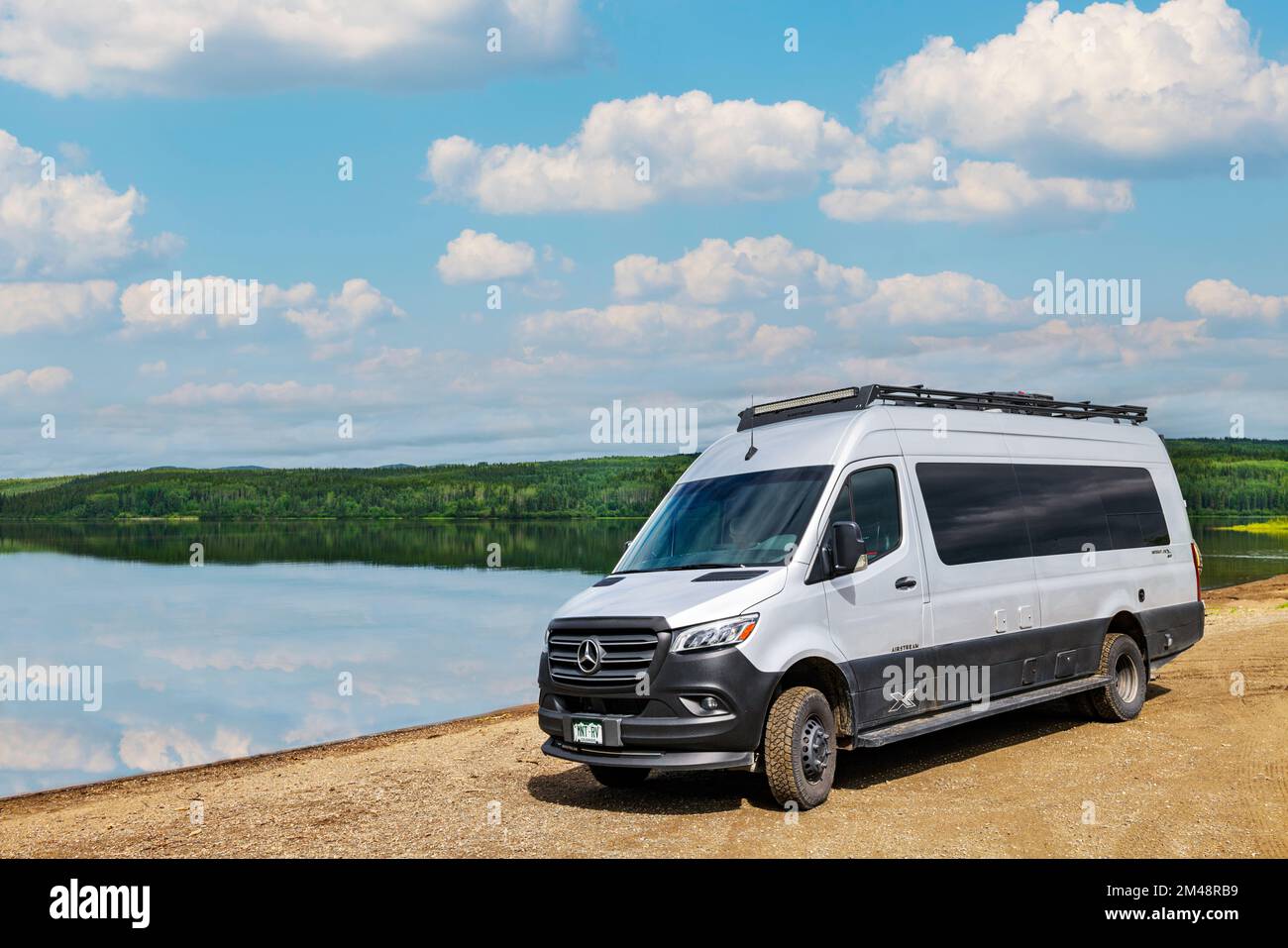 Airstream Interstate 24X 4WD Campervan; Dease Lake; British Columbia; Kanada Stockfoto