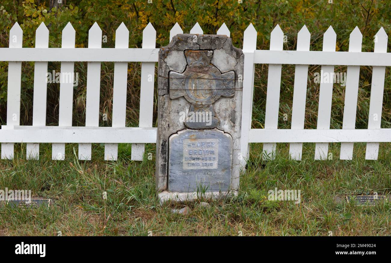 Grabstein von John George ‚Kootenai‘ Brown (1839-1916) und seinen Frauen Isabella und Olivia Lyonnais im Waterton Lakes National Park, Kanada Stockfoto