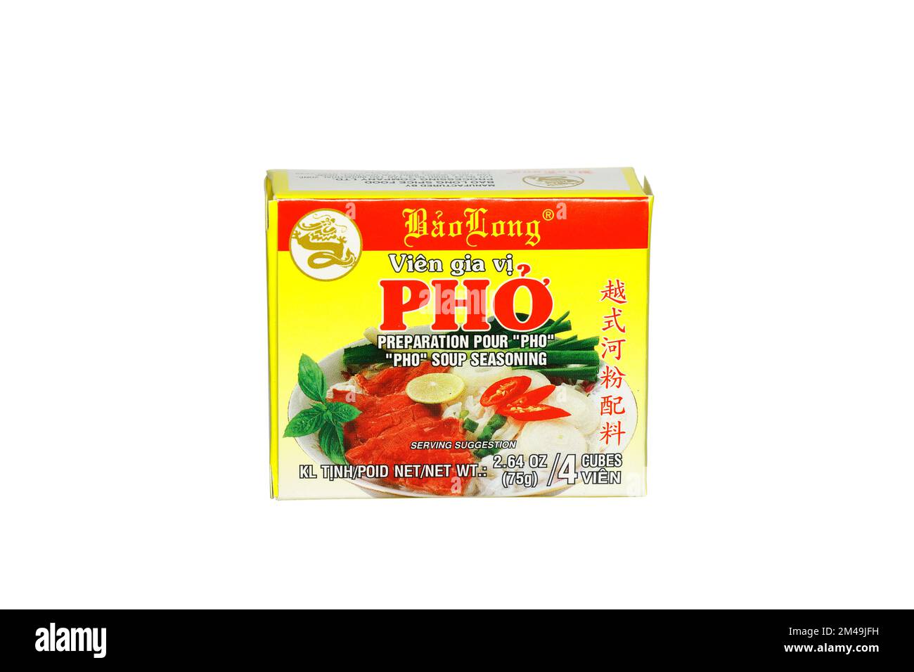 Eine Schachtel Bao Long Pho Suppe Würfelwürfel, isoliert auf weißem Hintergrund. Ausschnittbild zur Veranschaulichung und redaktionellen Verwendung. Stockfoto