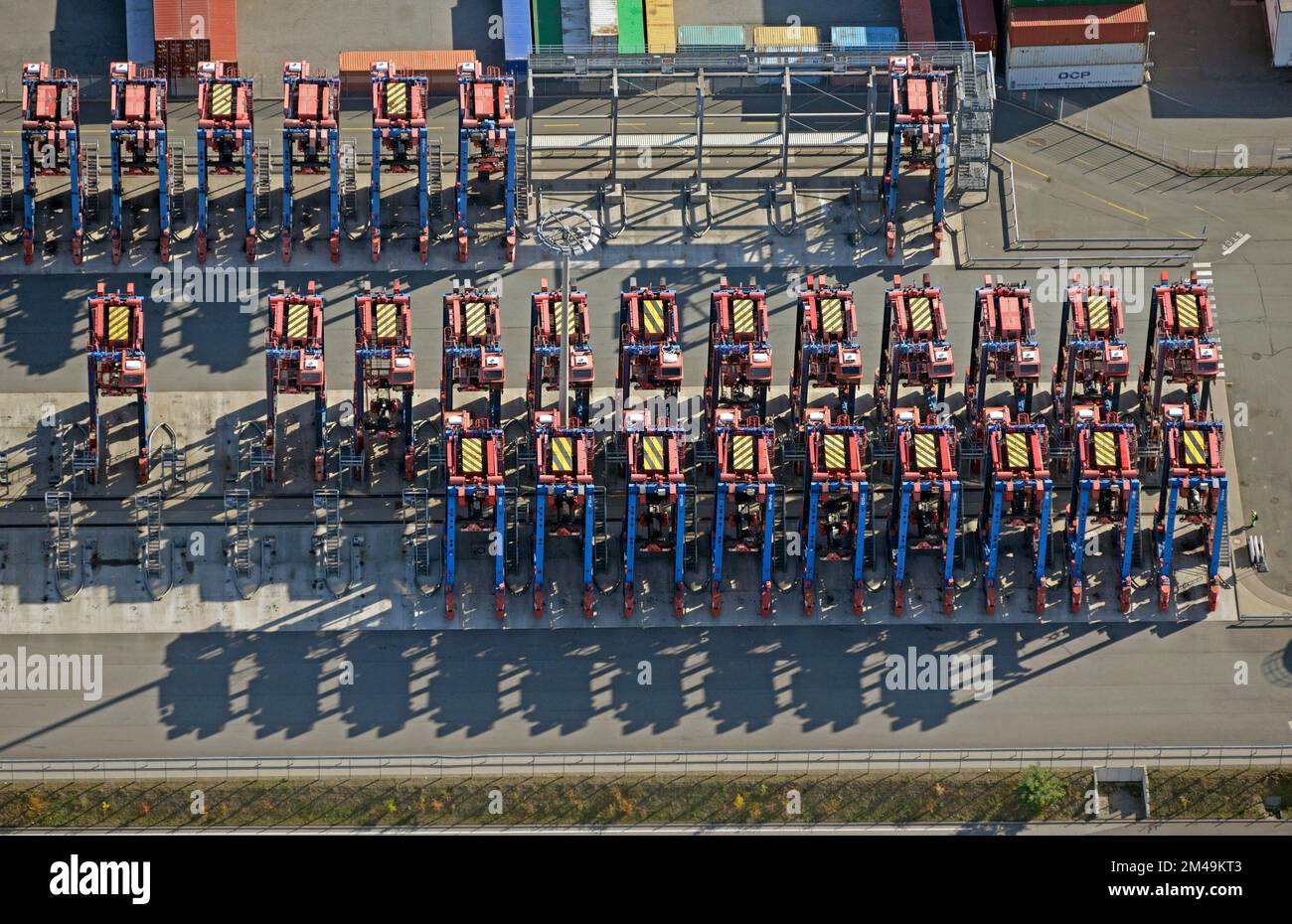 Luftaufnahme der Betreiberflotte in Tollerort im Hamburger Hafen, Containertransport, Fahrzeug, Heben, Laden, Logistik, Hamburg Stockfoto