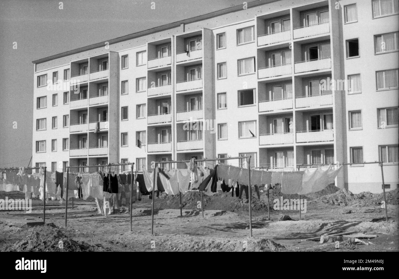 Das Bild wurde zwischen 1965 und 1971 aufgenommen und zeigt einen fotografischen Eindruck des Alltags in dieser Zeit der DDR. Berlin (Ost), Deutschland Stockfoto