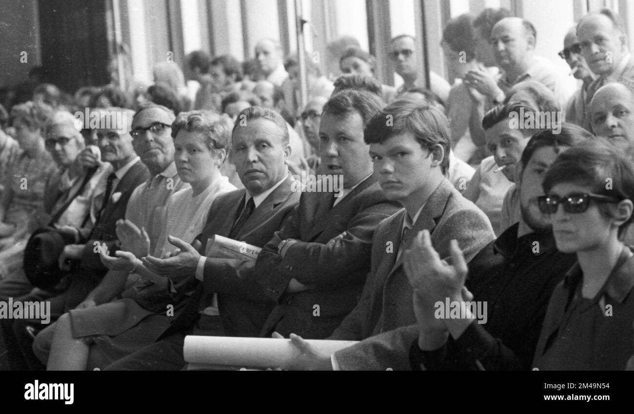 Die Gründerparteikonferenz der Partei Aktion demokratischer Fortschritt (ADF), einer nach dem DKP und der DFU linken Partei, am 2. November 1968 in Stockfoto