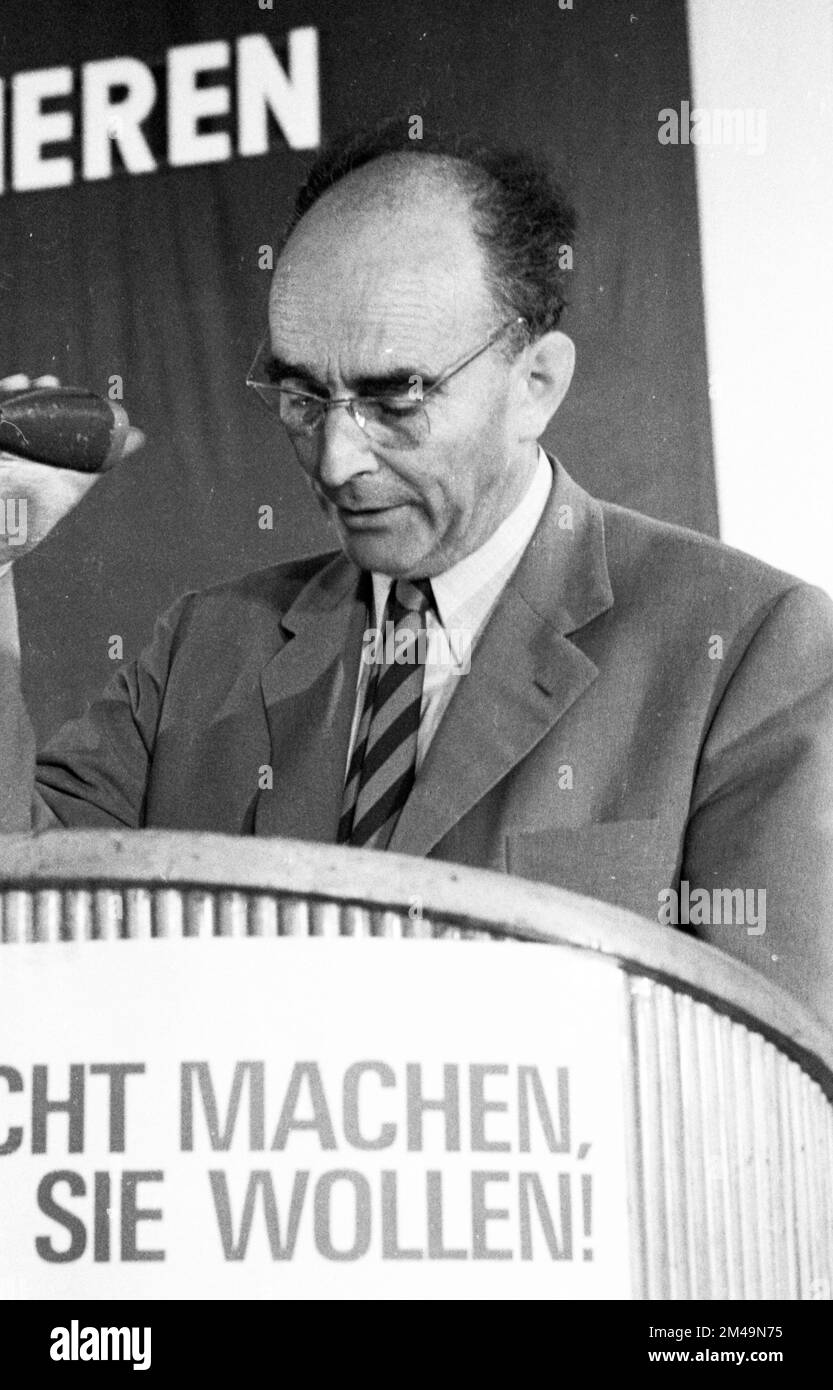 Gründungsparteikongress der Partei Aktion demokratischer Fortschritt (ADF), einer nach dem DKP und der DFU linken Partei, am 2. November 1968 in Dortmund. Stockfoto
