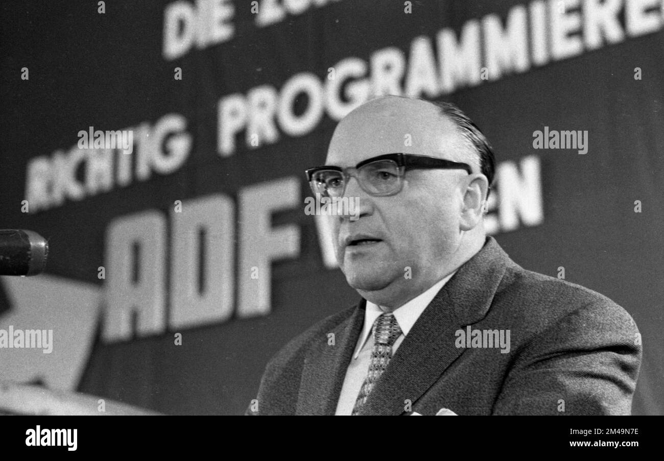 Die Gründerparteikonferenz der Partei Aktion demokratischer Fortschritt (ADF), einer nach dem DKP und der DFU linken Partei, am 2. November 1968 in Stockfoto