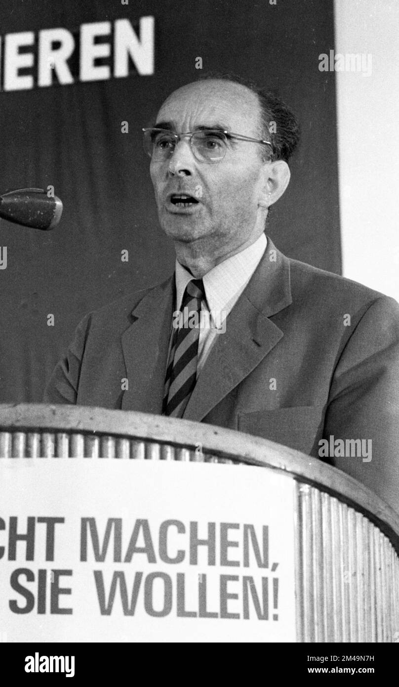 Gründungsparteikongress der Partei Aktion demokratischer Fortschritt (ADF), einer nach dem DKP und der DFU linken Partei, am 2. November 1968 in Dortmund. Stockfoto