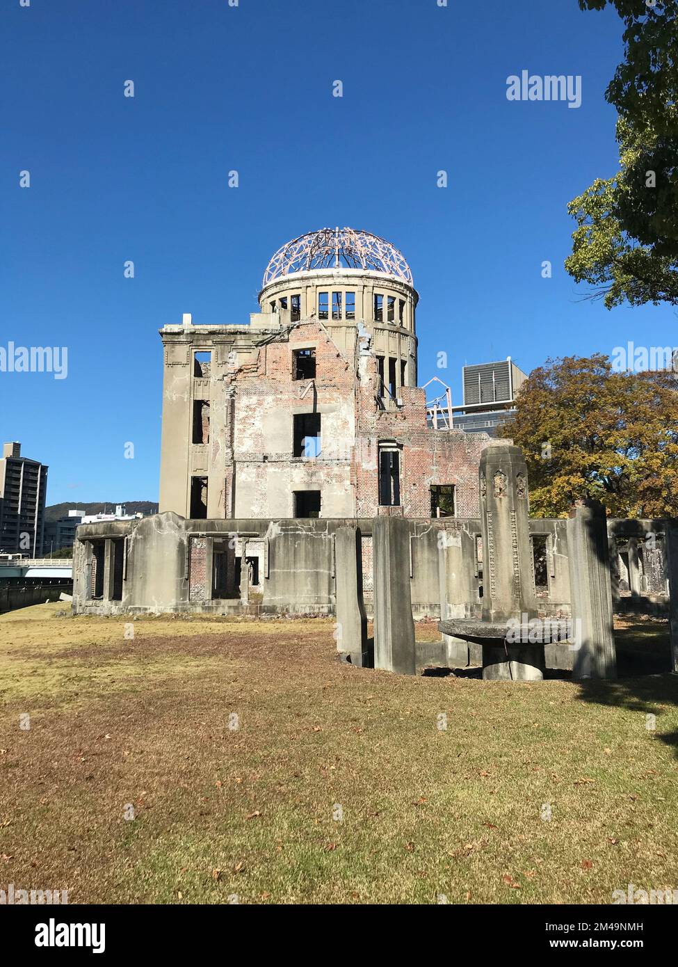 Das Hiroshima Peace Memorial ist ein Park, der Hiroshimas Erbe als erste Stadt gewidmet ist, die am Ende des Zweiten Weltkriegs einen Atomangriff erlitten hat Stockfoto