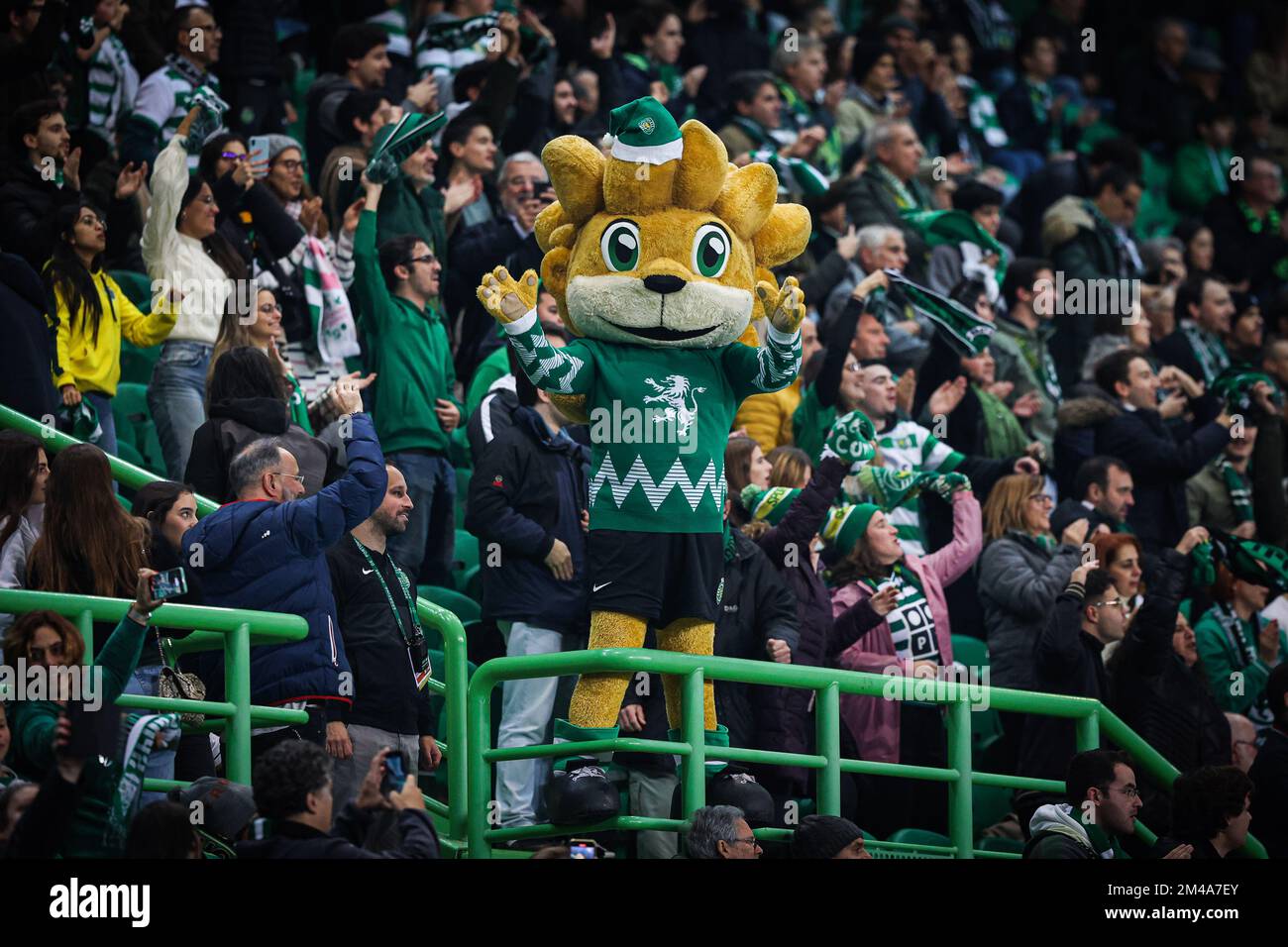 Lissabon, Portugal. 19.. Dezember 2022. Das Maskottchen von Sporting CP wurde beim Allianz Cup 2022/2023 zwischen Sporting CP und SC Braga bei Estadio Jose Alvalade gesehen. (Endergebnis: Sporting CP 5:0 SC Braga) Kredit: SOPA Images Limited/Alamy Live News Stockfoto