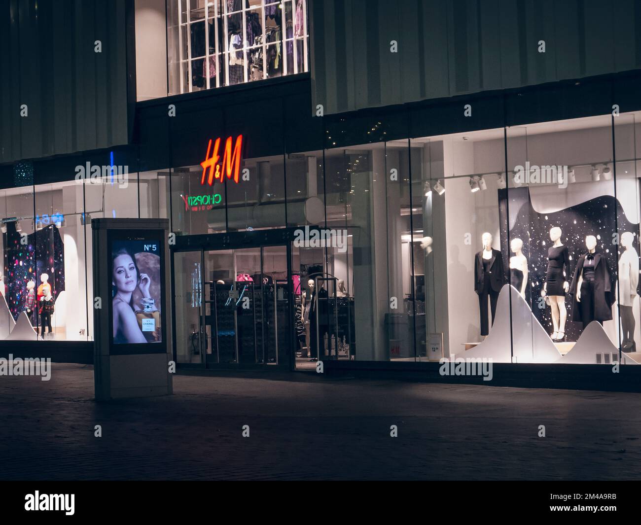 H&M Bekleidungsgeschäfte. Stockfoto