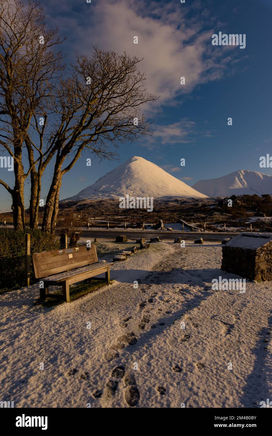 Marsco und Bench in Winter Sligachan Skye Stockfoto