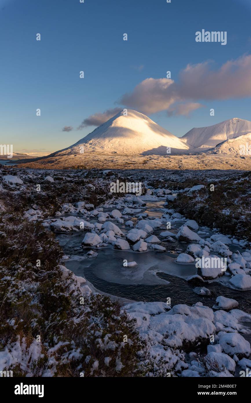 Marsco und River Sligachan Ice Pools in Winter Skye Stockfoto