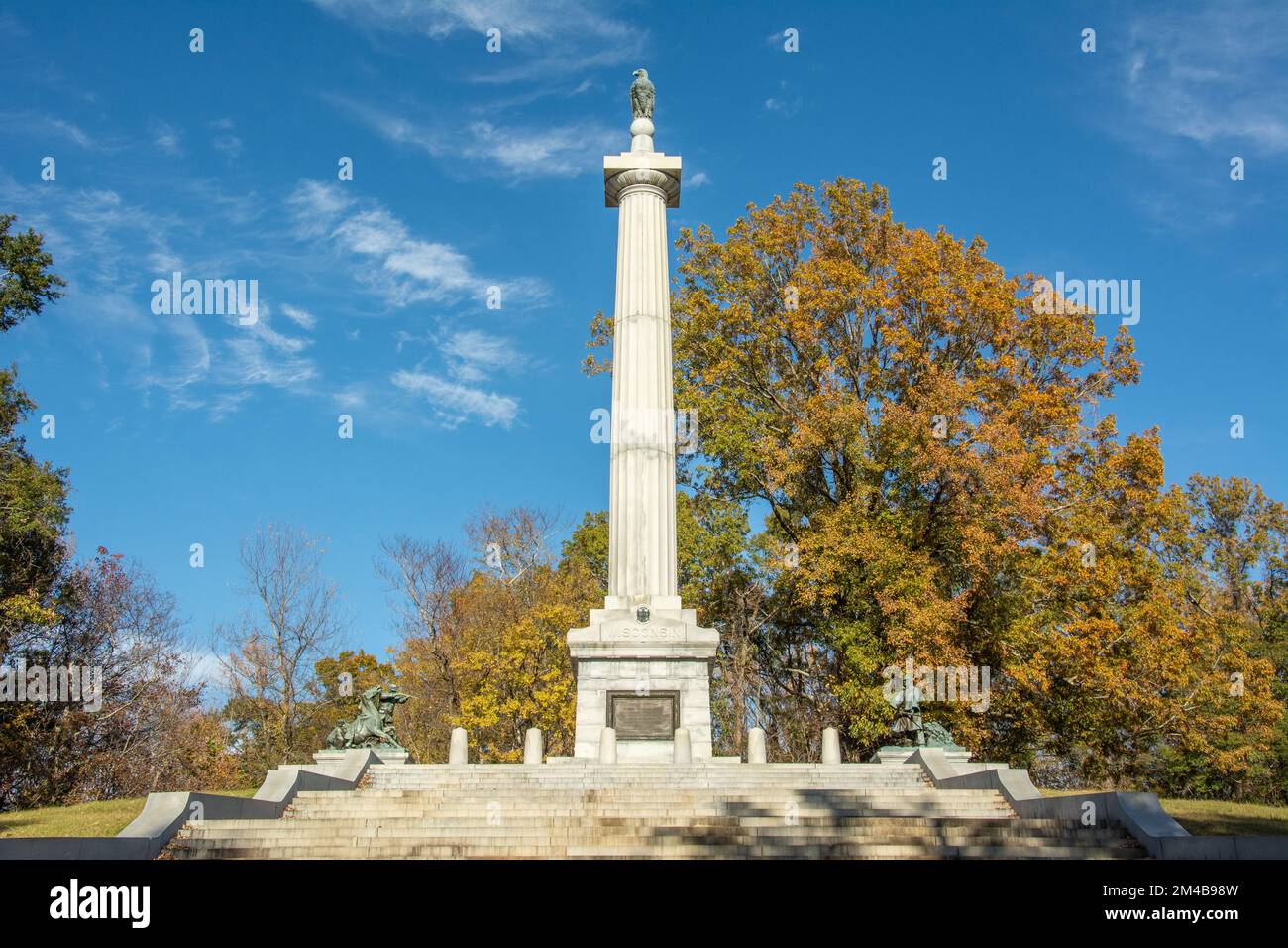 Vicksburg, USA – 1. Dezember 2022 – Wisconsin Memorial und mit einer Bronzestatue des „Old Abe“, dem Krieger im Vicksburg-Nationalpark Stockfoto