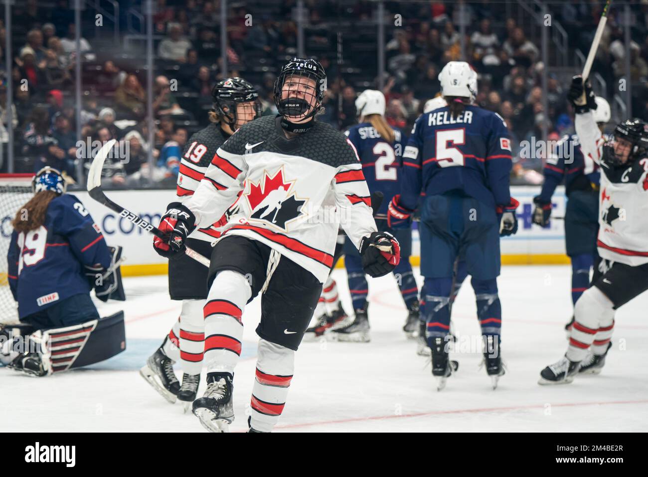 Team Canada Forward Sarah Fillier (10) feiert, nachdem er in der Rivalry Series 2022-23 gegen die Vereinigten Staaten von Amerika am Montag, den Dezember, ein Tor geschossen hat Stockfoto