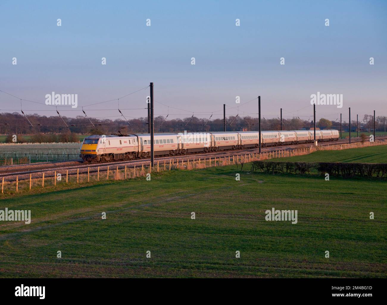 Eine Intercity 225 an der Ostküste führt an Newsham (nördlich von Thirsk) entlang der Hauptlinie an der Ostküste, als die Ostküste öffentlich betrieben wurde Stockfoto