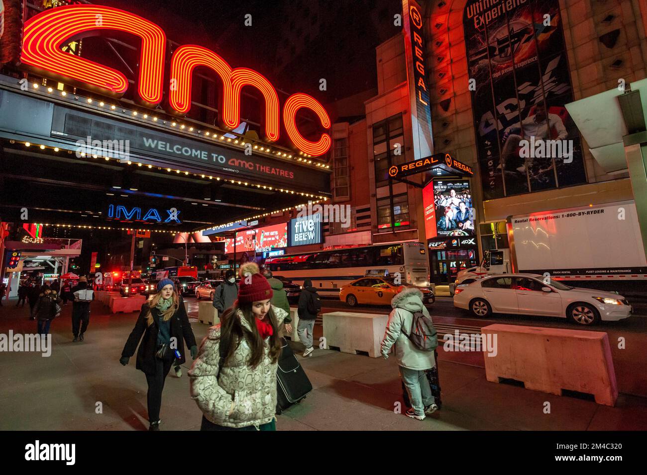 Regal und AMC Empire 25 Kinos am Times Square in New York am Mittwoch, den 14. Dezember 2022. (© Richard B. Levine) Stockfoto