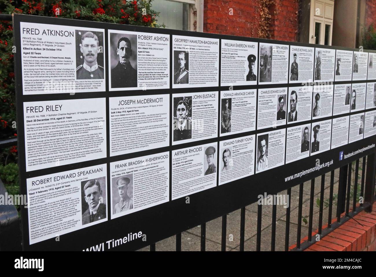 WWI Timeline in Marple cenotaph, Marple Memorial Park, Marple, Stockport, Greater Manchester, Cheshire, England, Großbritannien, SK6 6BB Stockfoto