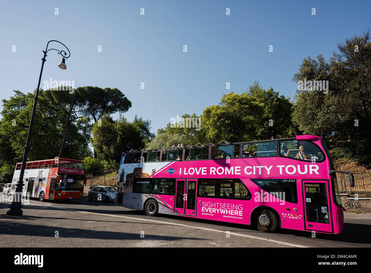 Rom, Italien - 27. Juli 2022: I love Rome Citytour Bus. Sie machen überall Besichtigungen. Stockfoto