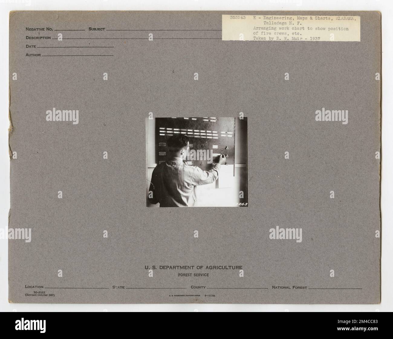Karten und Karten – Alle Status. Fotografien zu National Forests, Resource Management Practices, Personal sowie Kultur- und Wirtschaftsgeschichte Stockfoto