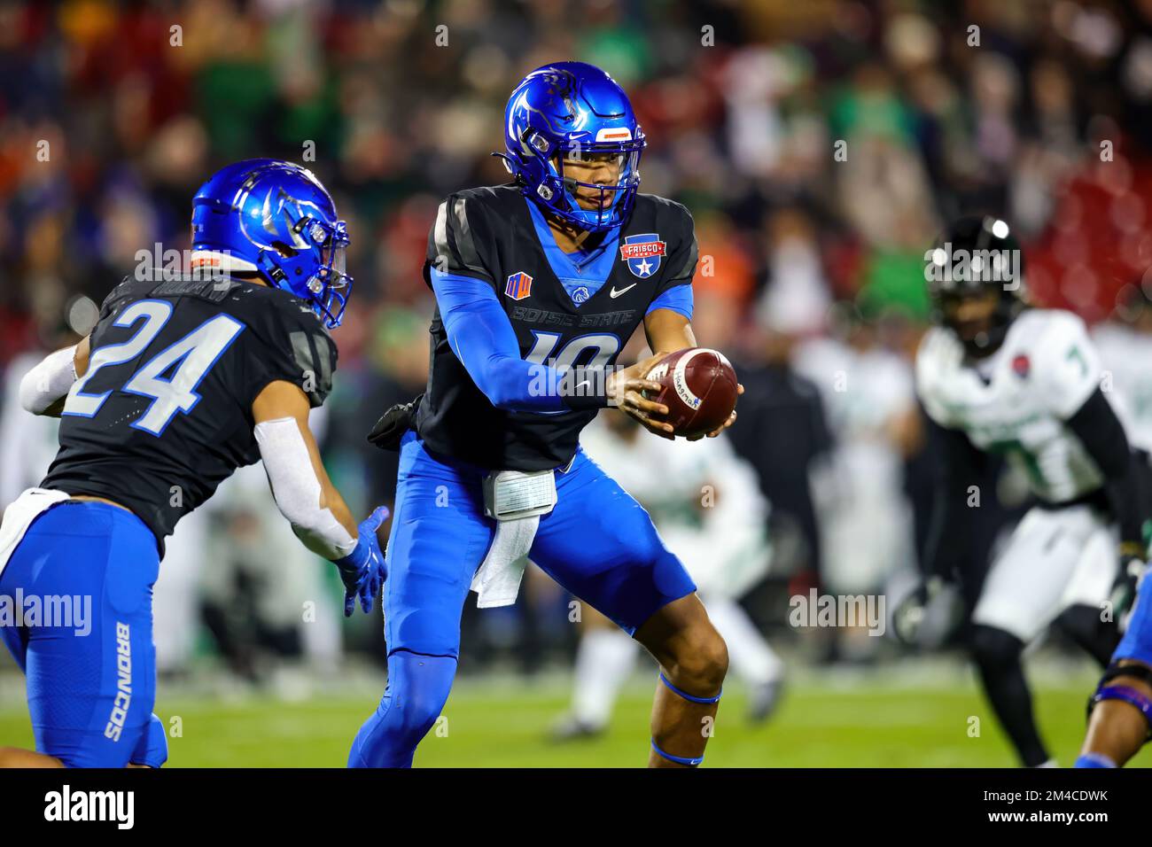 Boise State Broncos Taylen Green (10) übergibt sich im 1.. Quartal des