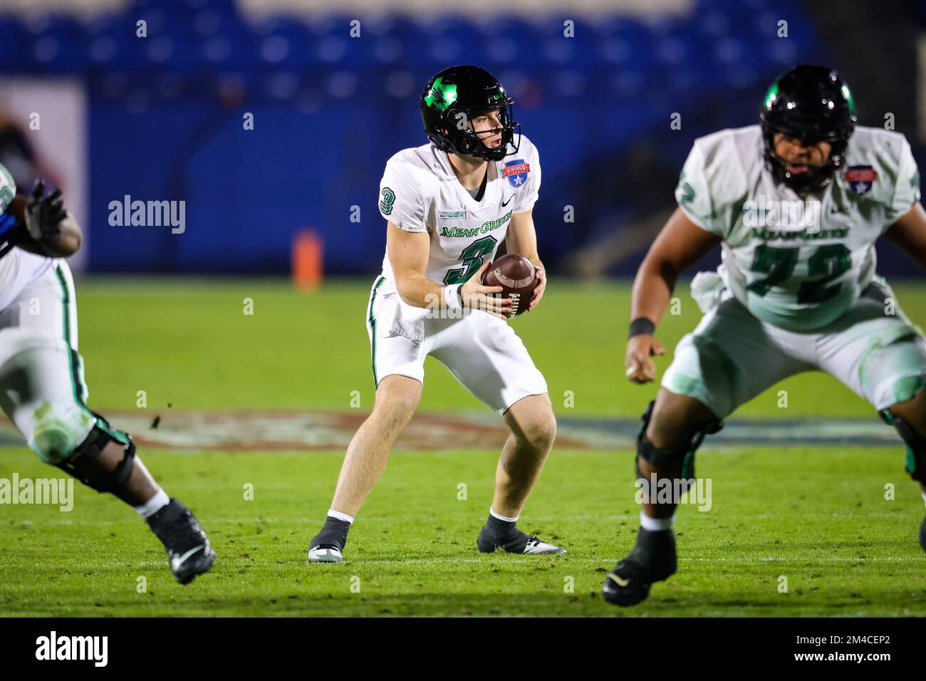 North Texas Mean Green Quarterback Stone Earle (3) läuft 7 Meter bis zur Boise State 5 Yard, wobei 8:53 im 4.. Quartal des 2022 Stockfoto