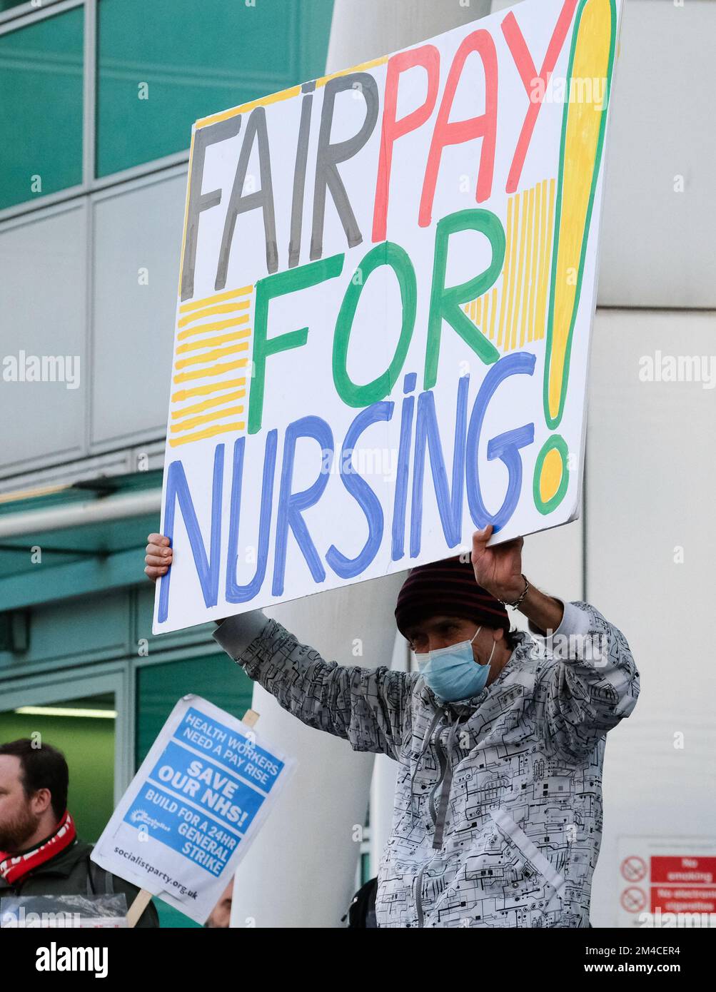 UCLH, London, Großbritannien. 20. Dezember 2022. Rallye und marsch von UCLH, Euston Road in Solidarität mit dem Schwesternstreik und dem NHS. Kredit: Matthew Chattle/Alamy Live Newsnursing Stockfoto