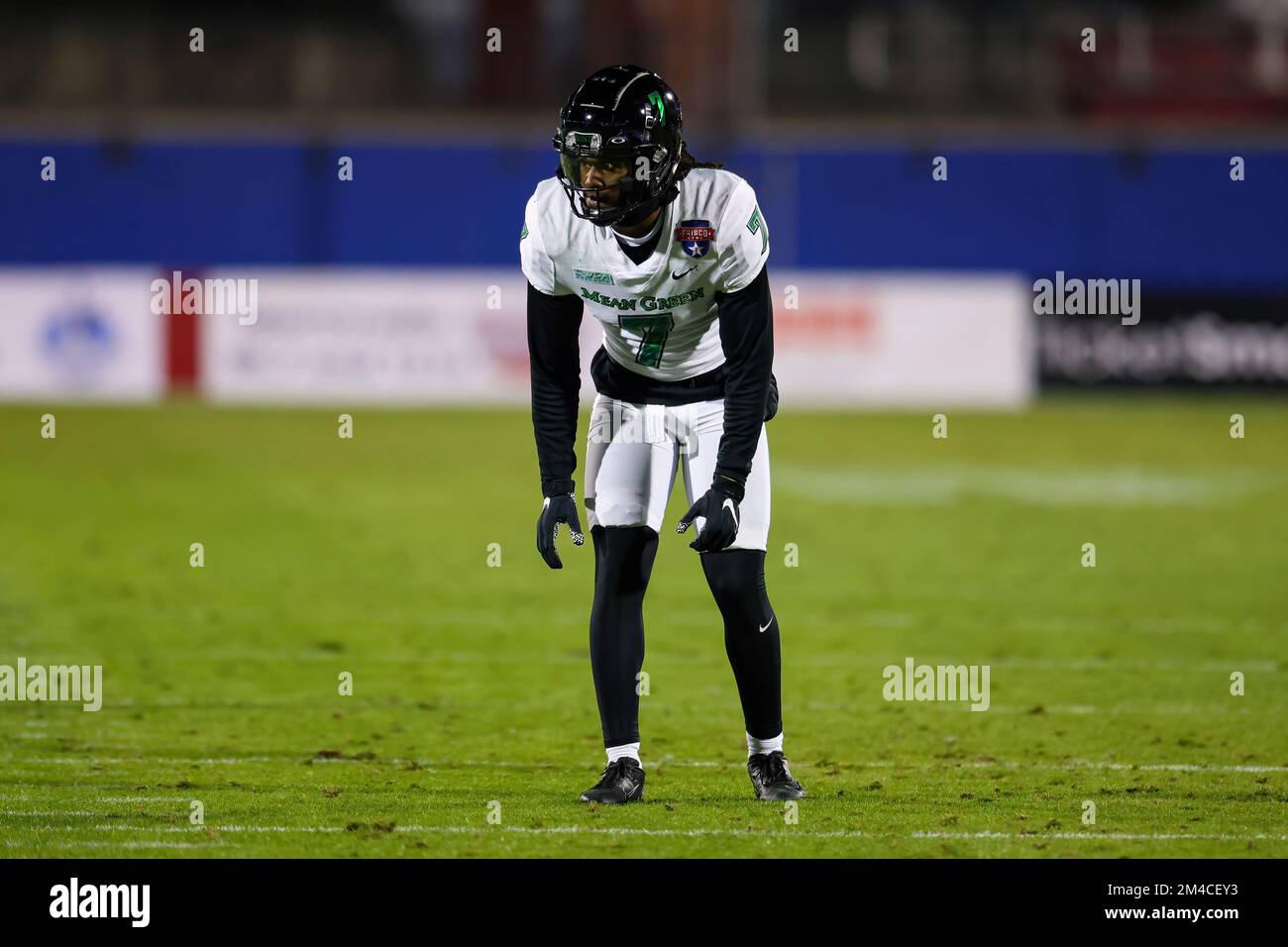 North Texas Mean Green Quinn Whitlock (7) wartet im 2.. Quartal des Fußballspiels der Frisco Bowl College 2022 im Toyota Stadium Sa auf den Snap Stockfoto