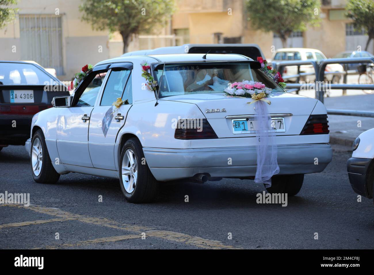 Hochzeitswagen fährt durch Asmara in Eritrea Stockfoto