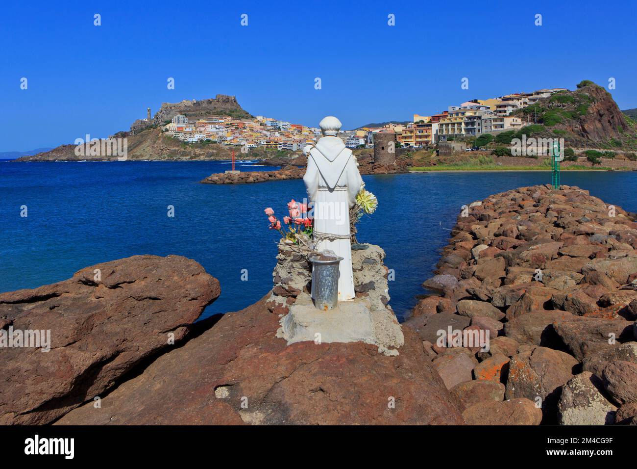 Statue eines heiligen im Hafen von Castelsardo (Provinz Sassari) auf der Insel Sardinien, Italien Stockfoto