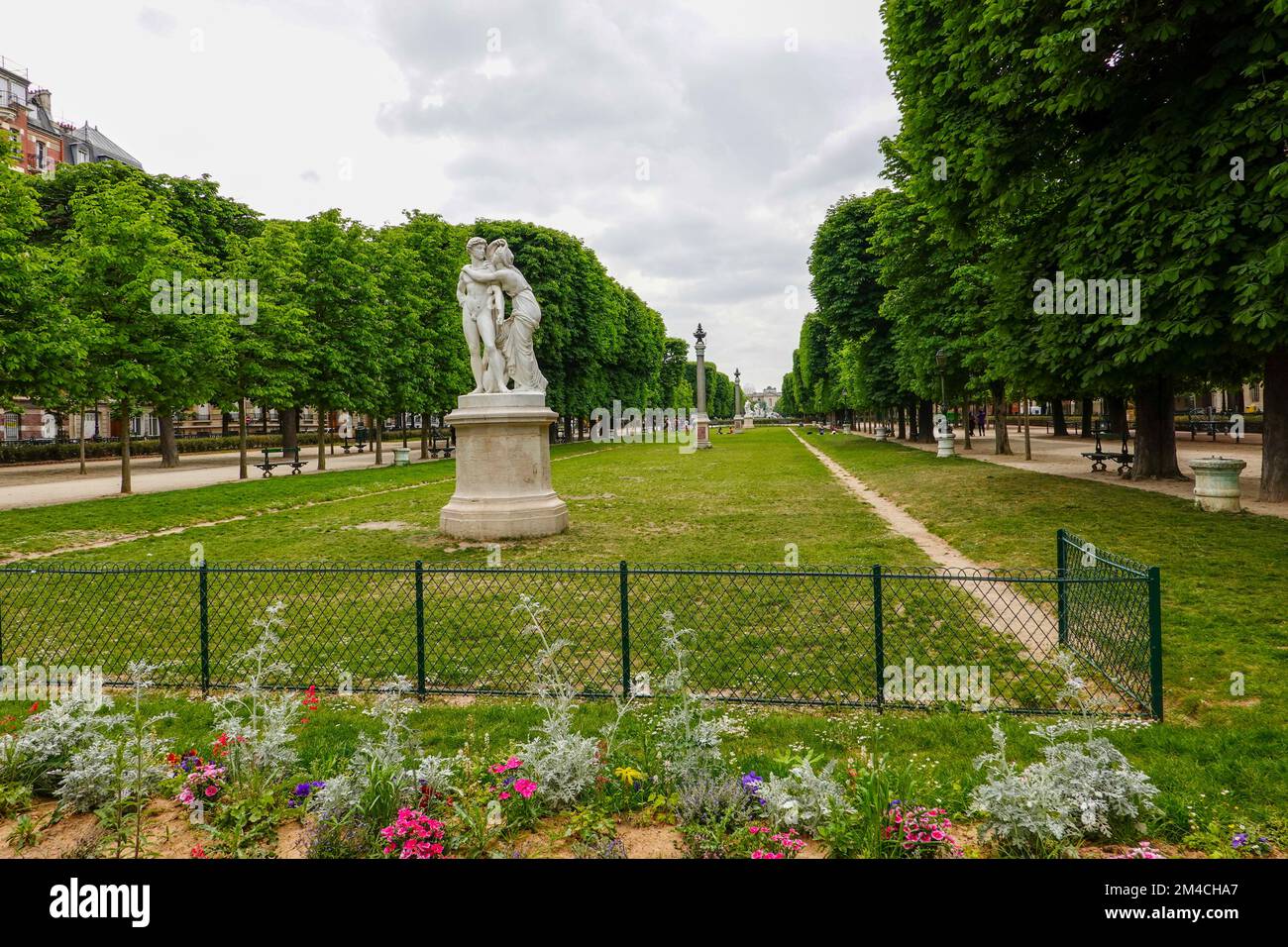 Esplanade Gaston Monnerville, Park mitten in der L'Avenue de l'Observatoire im 6. Arrondissement, Paris, Frankreich. Stockfoto