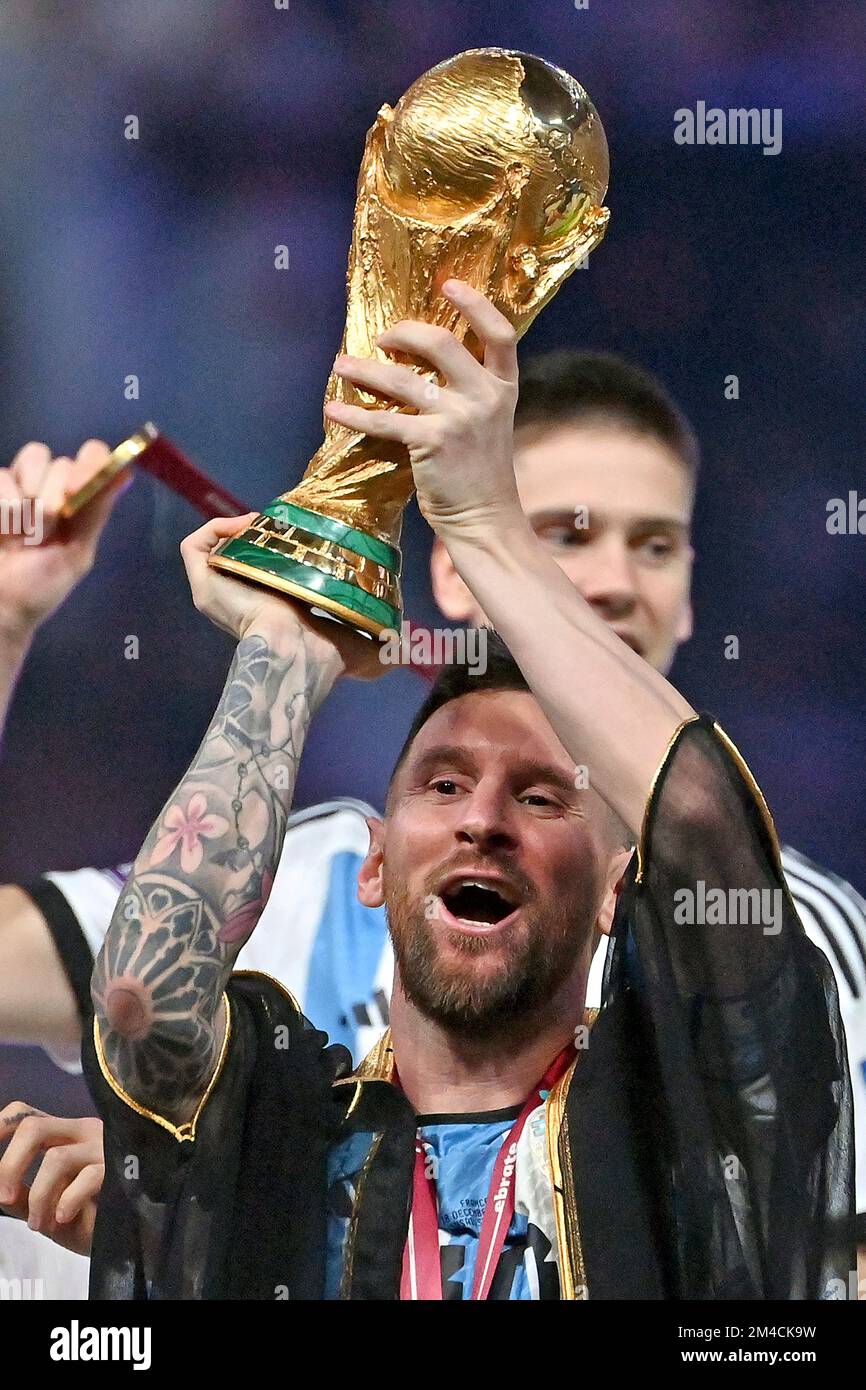 Preisverleihung, Lionel MESSI (ARG) mit Trophäe, Pokal, Trophäe, Jubel