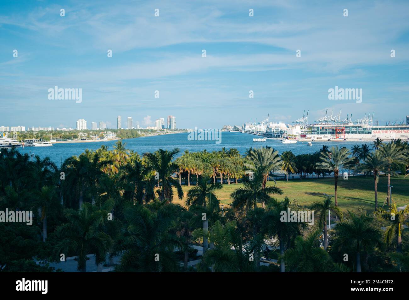 Landschaft des Miami Beach Kreuzfahrthafens an einem sonnigen Tag Stockfoto