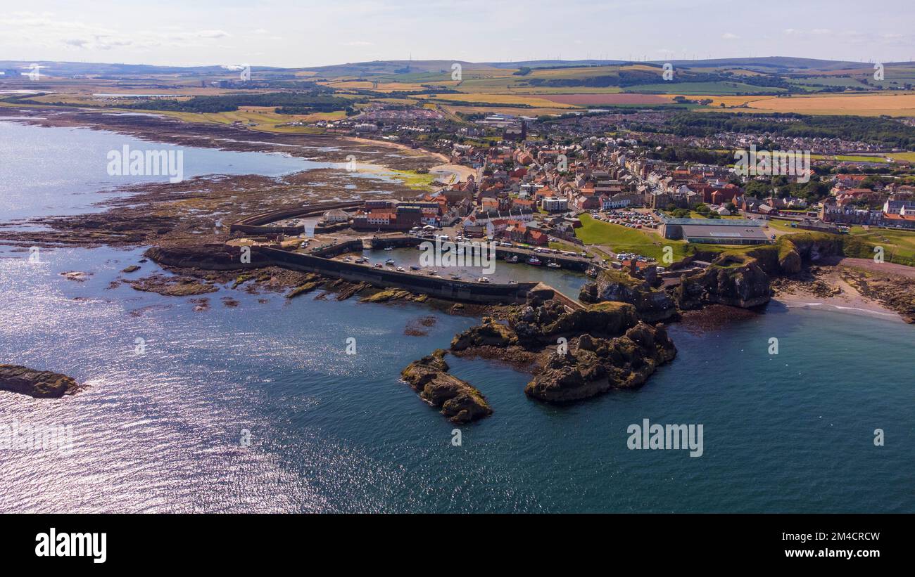 Luftaufnahme der Stadt Dunbar in den Lowlands von East Lothian, Schottland, Großbritannien - Foto: Geopix Stockfoto