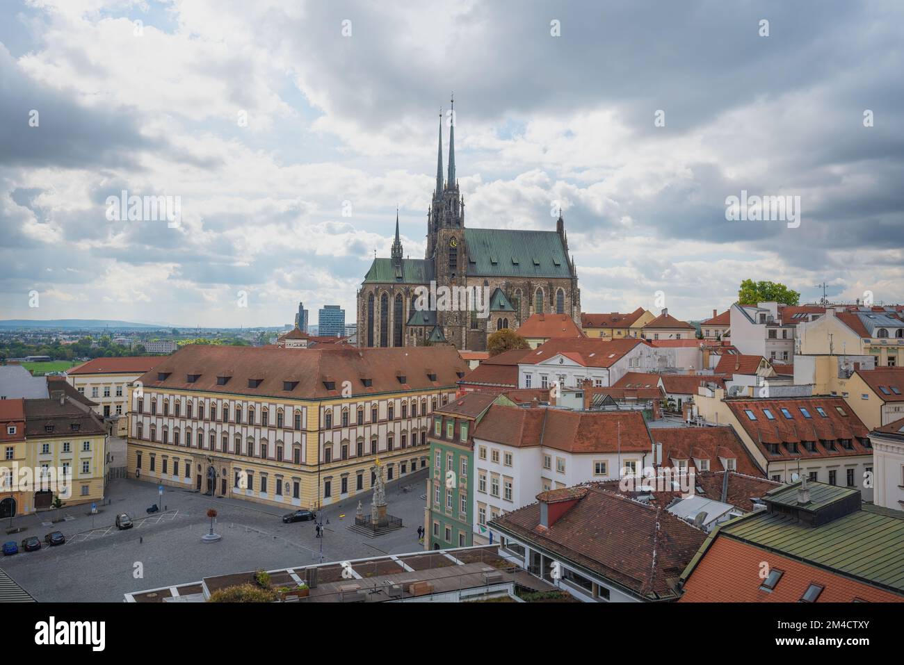 Brünn aus der Vogelperspektive mit der Kathedrale St. Peter und Paul - Brünn, Tschechische Republik Stockfoto