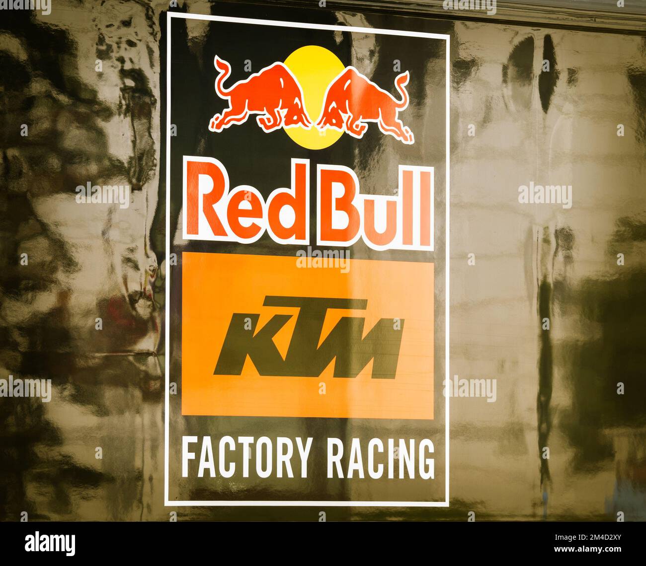 Bukarest, Rumänien - September 2022: Poster „Red Bull KTM Factory Racing“ Stockfoto